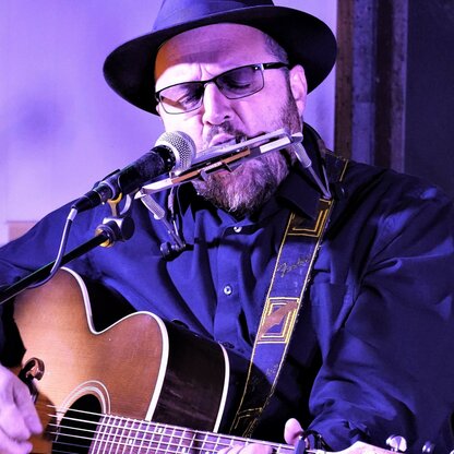 Liedermacher Robert Knapp & Band